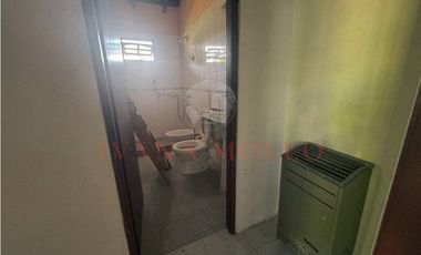 CASA EN VENTA SOBRE LOTE MULTIFAMILIAR