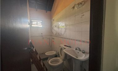 CASA EN VENTA SOBRE LOTE MULTIFAMILIAR