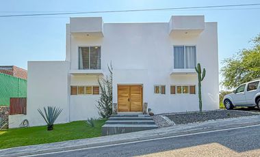 Casa en Fraccionamiento en Club de Golf Santa Fe Xochitepec - M2AI-833-Fr