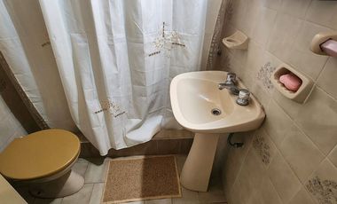 VENTA Amplio Triplex a 3 cuadras del mar