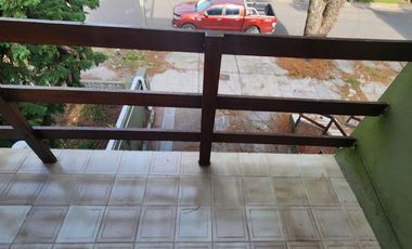 VENTA Amplio Triplex a 3 cuadras del mar