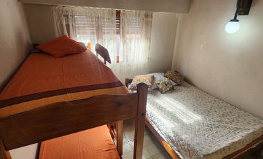 VENTA Amplio Triplex a 3 cuadras del mar
