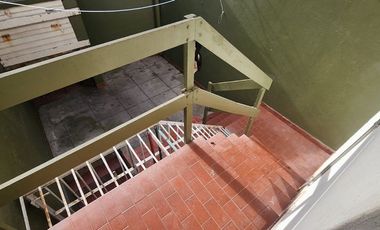 VENTA Amplio Triplex a 3 cuadras del mar
