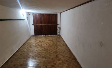 VENTA Amplio Triplex a 3 cuadras del mar