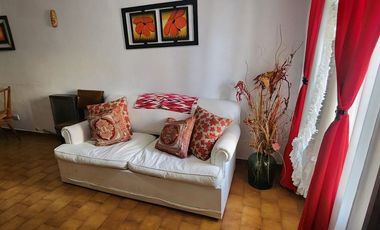 VENTA Amplio Triplex a 3 cuadras del mar