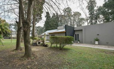 Casa venta Etcheverry 4 dormitorios parque pileta