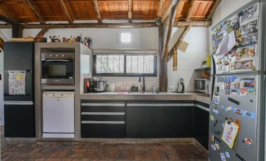 Casa venta Etcheverry 4 dormitorios parque pileta