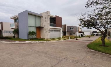 Casa en VENTA en Esquina y frente area verde Fracc PUNTA TIBURON