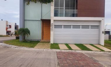 Casa en VENTA en Esquina y frente area verde Fracc PUNTA TIBURON