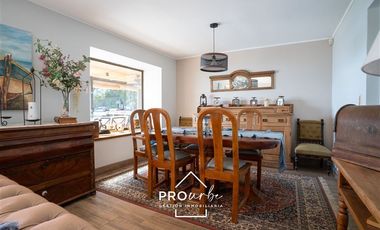 Casa en Venta en Casa con vista a Stgo. en Álvaro Casanova