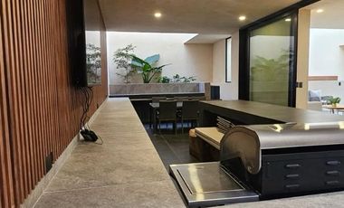 ORIGINAL RESIDENCIA EN VENTA EN CONDOMINIO PRIVADO AL NORPONIENTE DE LA CIUDAD