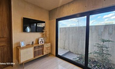 ORIGINAL RESIDENCIA EN VENTA EN CONDOMINIO PRIVADO AL NORPONIENTE DE LA CIUDAD