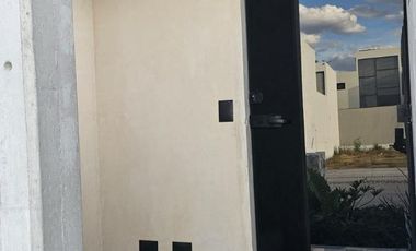 ORIGINAL RESIDENCIA EN VENTA EN CONDOMINIO PRIVADO AL NORPONIENTE DE LA CIUDAD