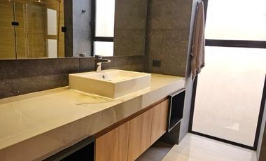 ORIGINAL RESIDENCIA EN VENTA EN CONDOMINIO PRIVADO AL NORPONIENTE DE LA CIUDAD