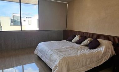 ORIGINAL RESIDENCIA EN VENTA EN CONDOMINIO PRIVADO AL NORPONIENTE DE LA CIUDAD