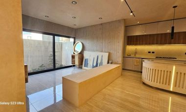 ORIGINAL RESIDENCIA EN VENTA EN CONDOMINIO PRIVADO AL NORPONIENTE DE LA CIUDAD
