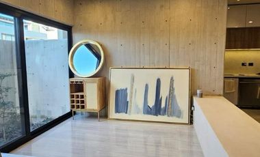 ORIGINAL RESIDENCIA EN VENTA EN CONDOMINIO PRIVADO AL NORPONIENTE DE LA CIUDAD