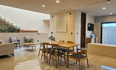 ORIGINAL RESIDENCIA EN VENTA EN CONDOMINIO PRIVADO AL NORPONIENTE DE LA CIUDAD