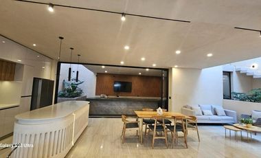 ORIGINAL RESIDENCIA EN VENTA EN CONDOMINIO PRIVADO AL NORPONIENTE DE LA CIUDAD