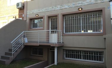 CHALET DUPLEX  7 MTS DE FRENTE  4 PLANTAS  3 DORMIT JARDIN PLAY GARAGE