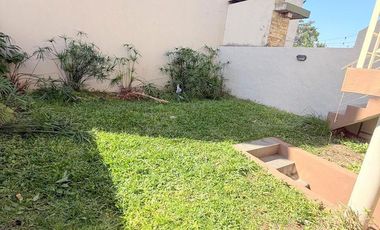 CHALET DUPLEX  7 MTS DE FRENTE  4 PLANTAS  3 DORMIT JARDIN PLAY GARAGE