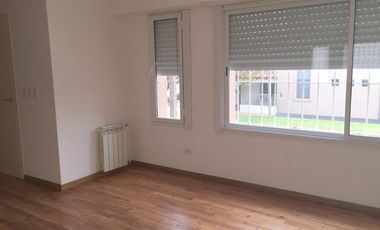 CHALET DUPLEX  7 MTS DE FRENTE  4 PLANTAS  3 DORMIT JARDIN PLAY GARAGE