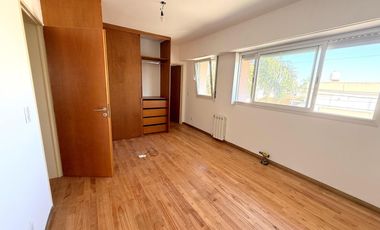 CHALET DUPLEX  7 MTS DE FRENTE  4 PLANTAS  3 DORMIT JARDIN PLAY GARAGE