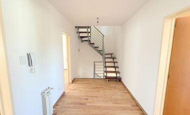 CHALET DUPLEX  7 MTS DE FRENTE  4 PLANTAS  3 DORMIT JARDIN PLAY GARAGE
