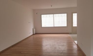 CHALET DUPLEX  7 MTS DE FRENTE  4 PLANTAS  3 DORMIT JARDIN PLAY GARAGE
