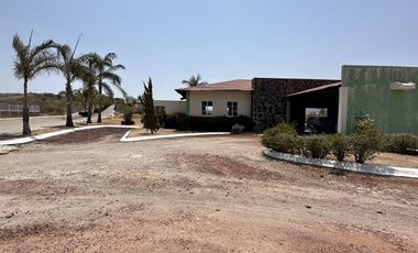 Escapa de la ciudad y encuentra la paz en este hermoso terreno campestre.