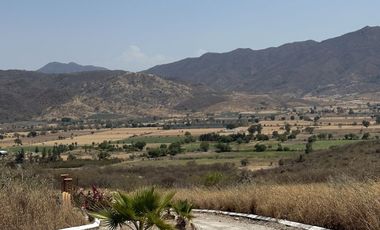Escapa de la ciudad y encuentra la paz en este hermoso terreno campestre.