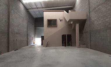 Bodega en Renta con Oficinas Fleteros