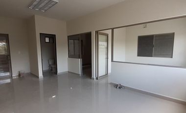 Bodega en Renta con Oficinas Fleteros