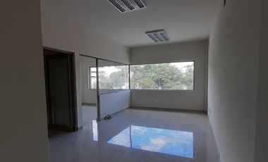 Bodega en Renta con Oficinas Fleteros