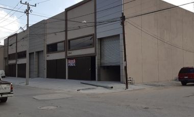 Bodega en Renta con Oficinas Fleteros