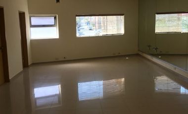 Bodega en Renta 900M2  Cumbres