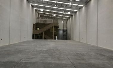 Bodega con Oficinas en Renta, Zona Cumbres