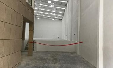 Bodega con Oficinas en Renta, Zona Cumbres