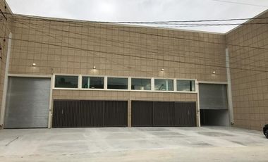 Bodega con Oficinas en Renta, Zona Cumbres