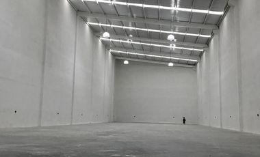 Bodega con Oficinas en Renta, Zona Cumbres
