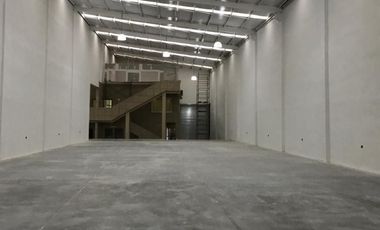 Bodega con Oficinas en Renta, Zona Cumbres