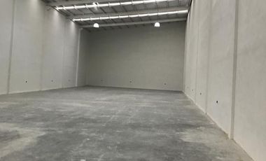 Bodega con Oficinas en Renta, Zona Cumbres