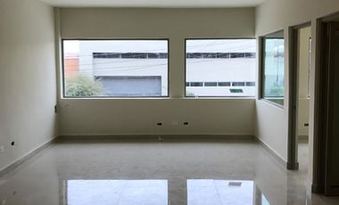Bodega con Oficinas en Renta, Zona Cumbres