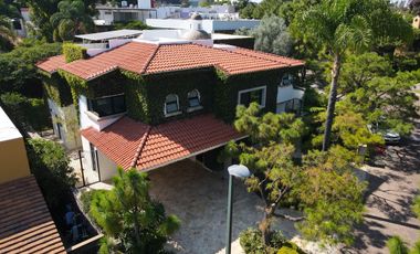 CASA EN VENTA MODERNA, EXCLUSIVO COTO SAN MIGUEL DE LA CAÑADA, ZAPOPAN, JAL.