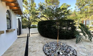 CASA EN VENTA MODERNA, EXCLUSIVO COTO SAN MIGUEL DE LA CAÑADA, ZAPOPAN, JAL.