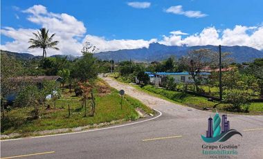 VENDO.CASA DOS NIVELES ESQUINA 250MTS NUEVA CALIFORNIA