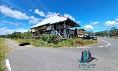 VENDO.CASA DOS NIVELES ESQUINA 250MTS NUEVA CALIFORNIA