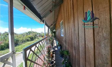 VENDO.CASA DOS NIVELES ESQUINA 250MTS NUEVA CALIFORNIA