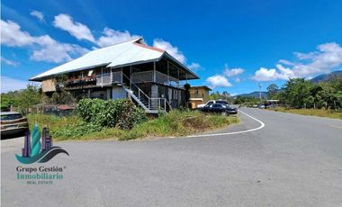 VENDO.CASA DOS NIVELES ESQUINA 250MTS NUEVA CALIFORNIA