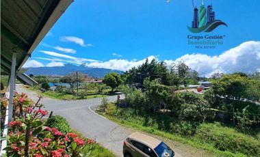 VENDO.CASA DOS NIVELES ESQUINA 250MTS NUEVA CALIFORNIA